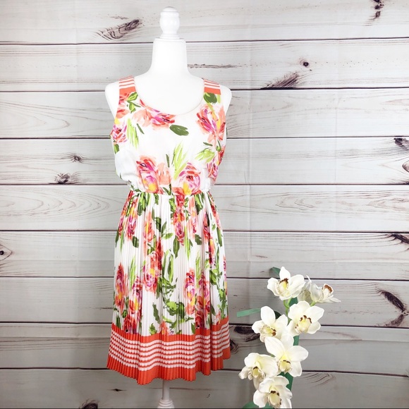 Emma & Michele Dresses & Skirts - D52 Emma & Michele floral dress with pleated skirt